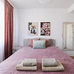 Chic Downtown Flat Βάρνα